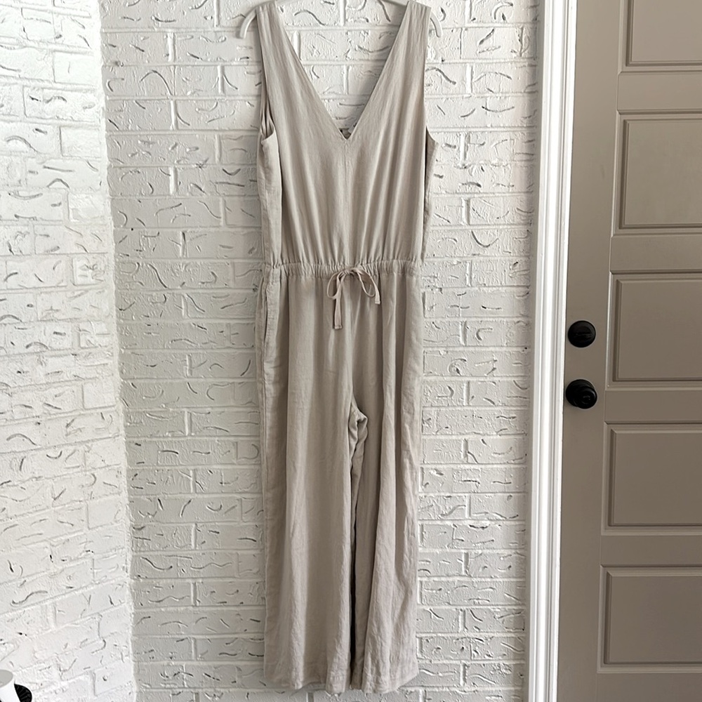 Splendid - Sleeveless, Wide leg, Linen Blend Jumpsuit - NWT Make an Offer!